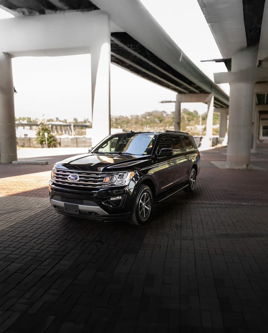Ford Expedition Black (SUV)