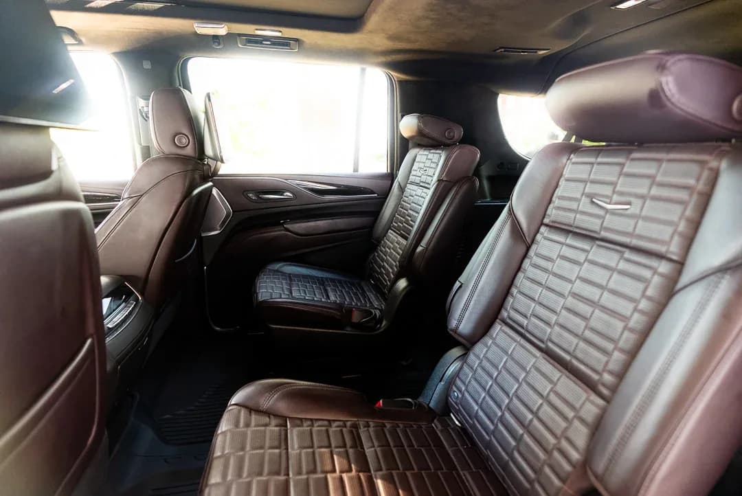 Cadillac Escalade Black (SUV) — photo 2