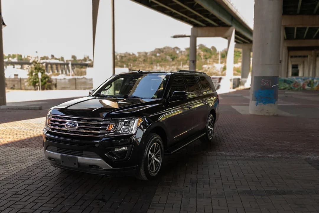 Ford Expedition Black (SUV) — photo 2