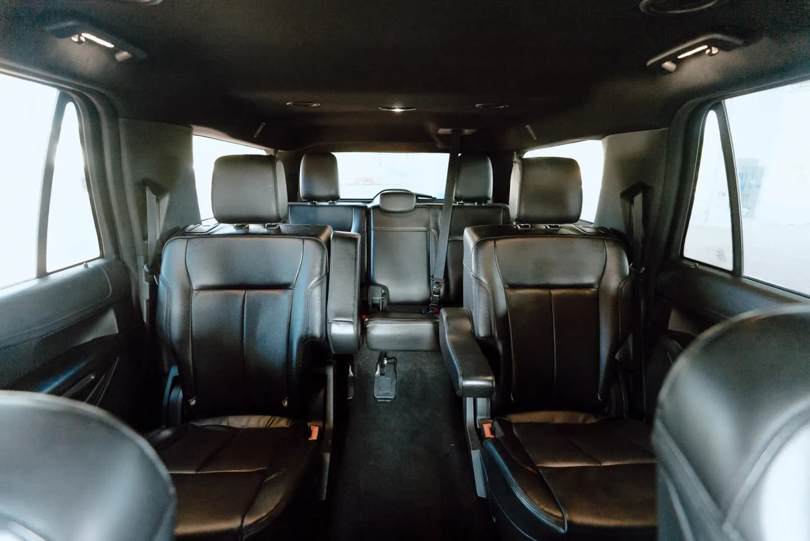 Ford Expedition Black (SUV) — photo 4