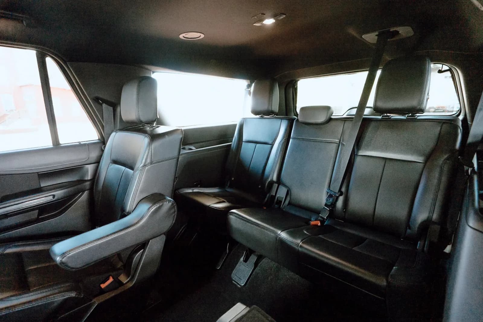 Ford Expedition Black (SUV) — photo 5