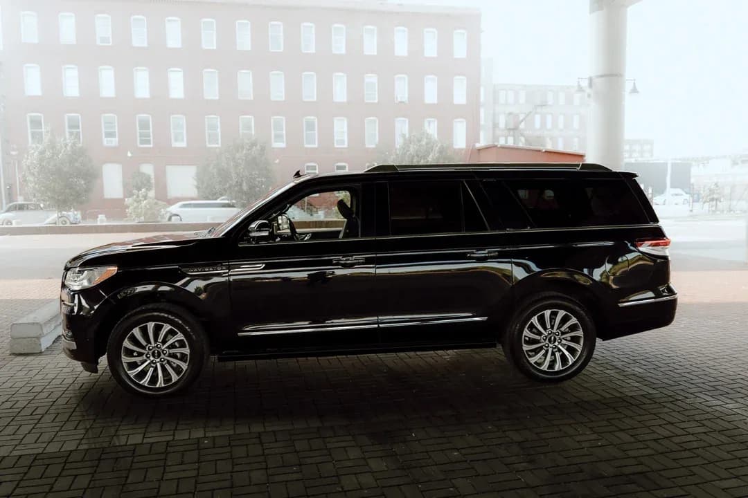 Lincoln Navigator Black (SUV) — photo 1