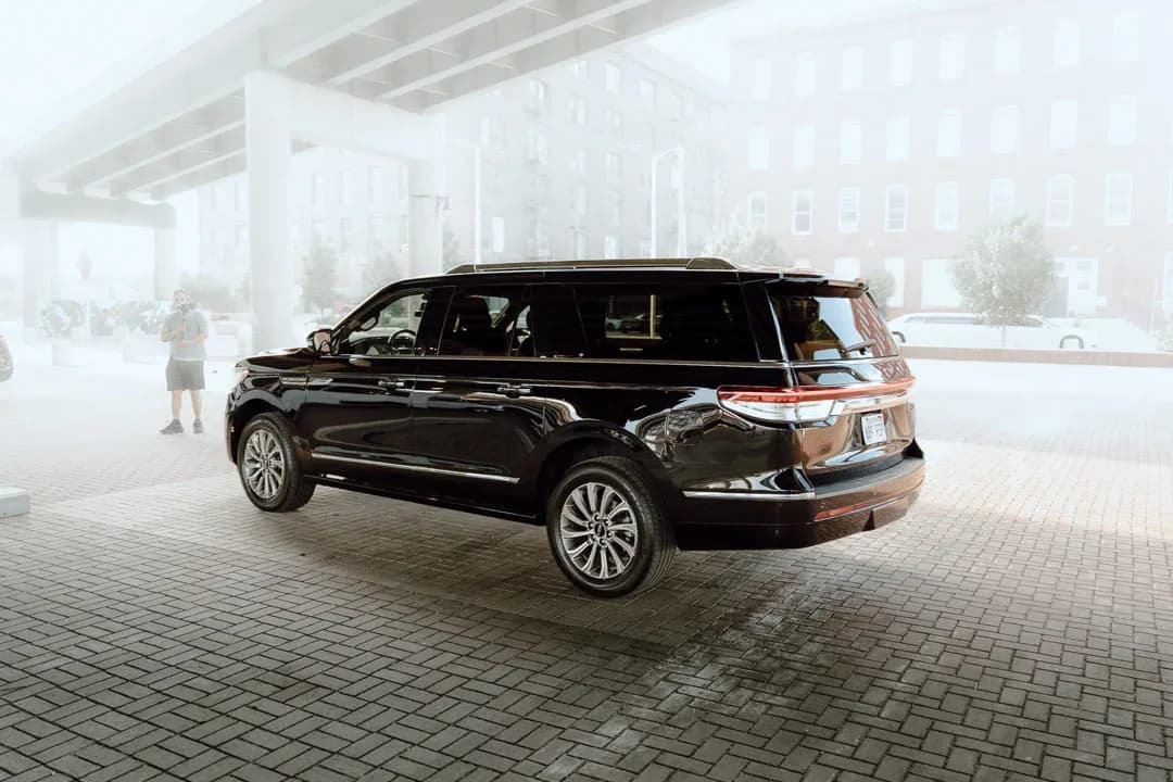 Lincoln Navigator Black (SUV) — photo 3